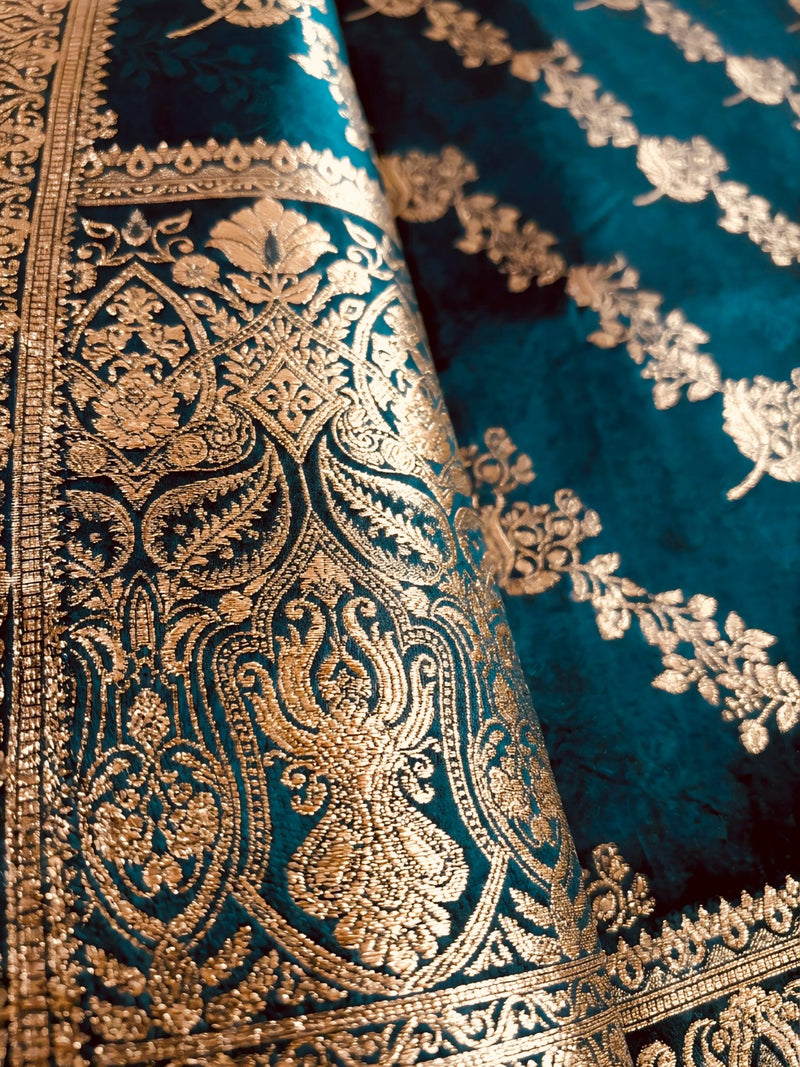 Emerald Green Banarasi Silk Saree with Golden Zari Woven Design & Rich Pallu for Women